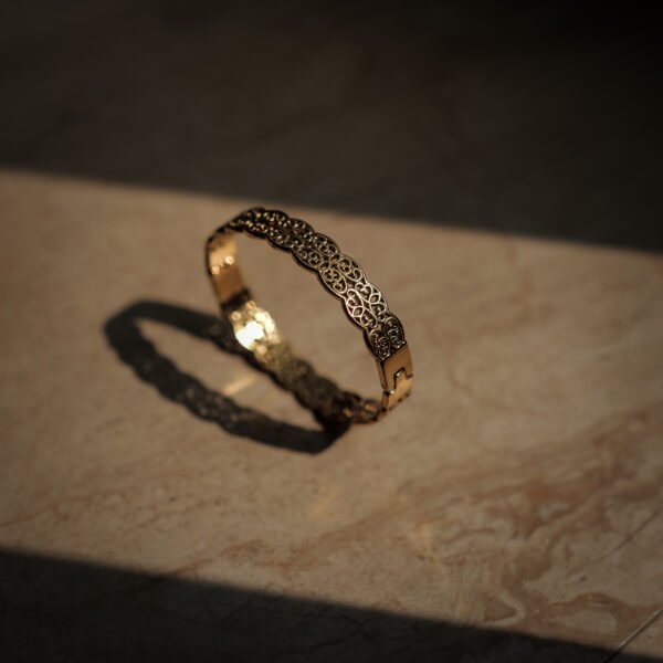 Detailed Design Gold Bracelet