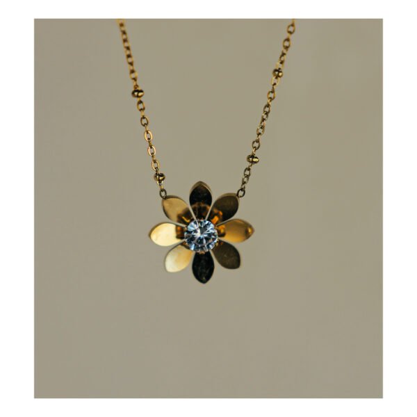 Flower 18k Gold Diamond Style Pendant Chain